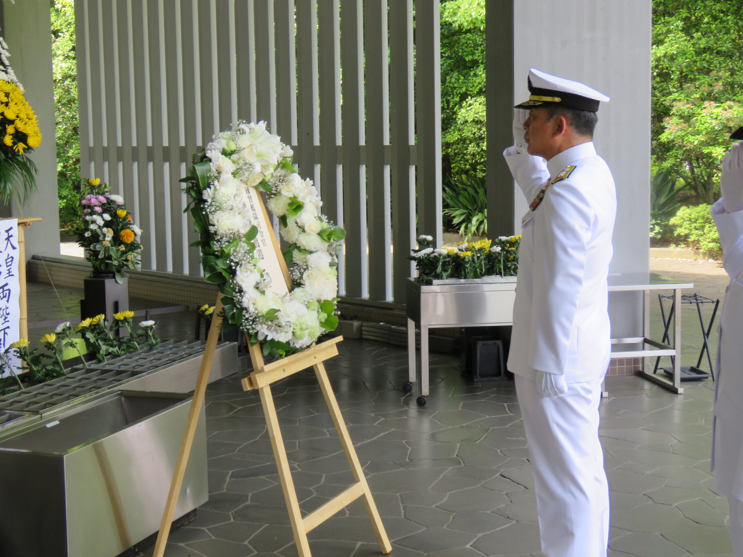令和７年度　日本国練習航海部隊実習幹部による参拝・献花　